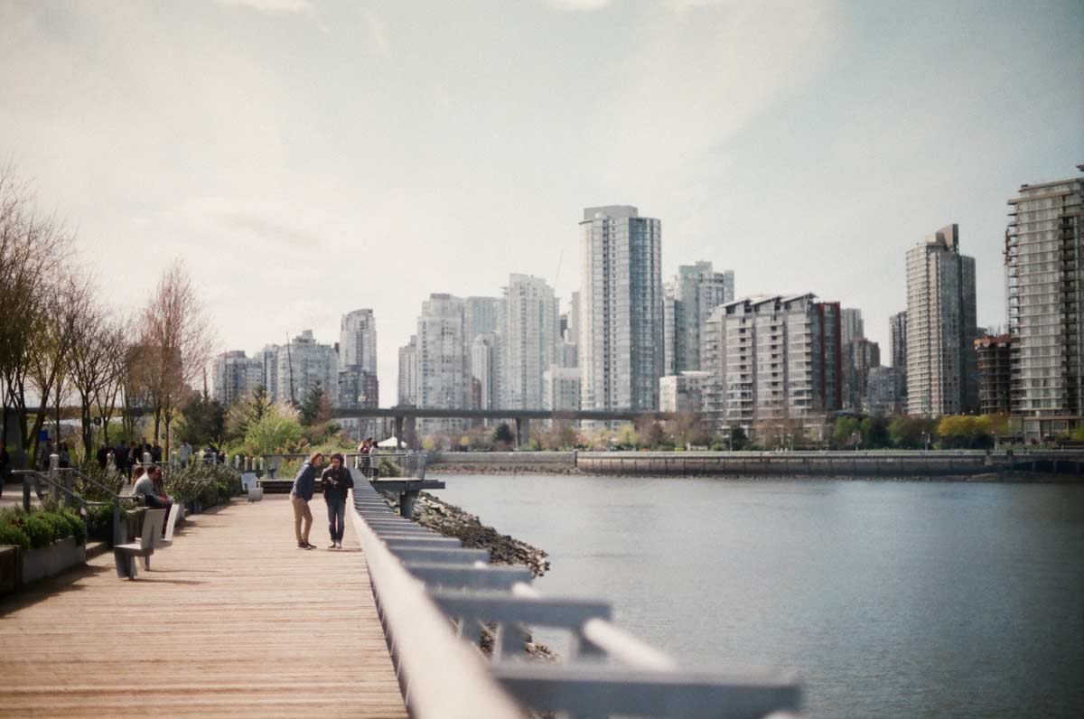 People enjoying Vancouver's seawall